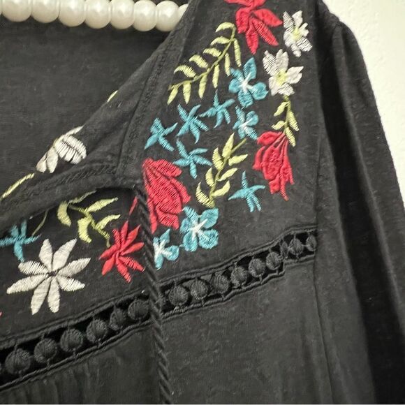 Time and Tru Black Long Bell Sleeve Floral Embroidered Blouses Western Small - Picture 2 of 9